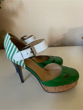 Nine West Green Patent Mary Jane Platform Heels with White Striped Detail 7.5